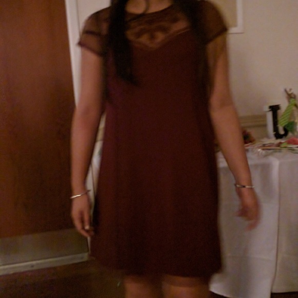 Burgundy shift dress with lace yoke - Picture 4 of 4